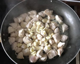 Foto del paso 3 de la receta: • Pollo al ajillo •