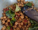 Foto langkah ke 3 dari resep Orek Tempe Daun Jeruk.