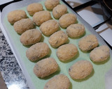 Foto del paso 6 de la receta: Croquetas de pollo especiado en salsa con acelgas con velo de panceta ibérica