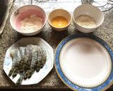 รูปขั้นตอนการทำที่ 2 ของ กุ้งชุบเกล็ดขนมปังทอด