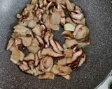 A picture of step 4 of Fettuccine with Parmesan Cream and Porcini Mushrooms.