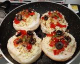 A picture of step 3 of Bread Pizza.