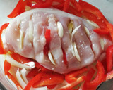 Foto del paso 1 de la receta: Pechuga de pollo al horno con guarnición