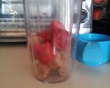 A picture of step 1 of Strawberry and banana smoothie.