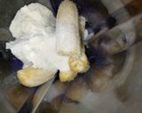 A picture of step 2 of Banana Vanilla milkshake.