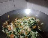 Foto langkah ke 4 dari resep Bihun Goreng Cabe Hijau.