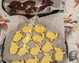 Foto del passaggio 8 della ricetta Biscotti Pasquali glassati al latte e cioccolato bianco 👩‍🍳❤️