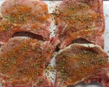Foto del paso 9 de la receta: Revuelto de calabacín con chuletas de cerdo a la plancha