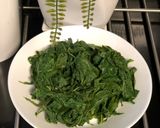 Foto langkah ke 3 dari resep Cara merebus daun singkong.