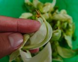Foto langkah ke 2 dari resep Tumis Bunga Turi Buah Naga Sere Lemo.