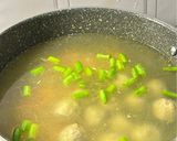 Foto langkah ke 2 dari resep Sayur Sop Bakso Ayam.