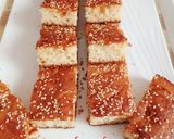 صورة لخطوة 6 من وصفة كيك المربى والسمسم