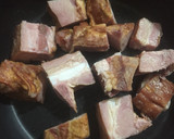 Foto del paso 1 de la receta: Costillas de cerdo ahumado con jamón y verduras
