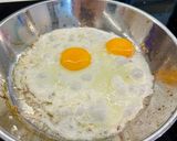 Hình bước làm 3 của món 🍳Cách chiên trứng bằng chảo inox không bị dính - cho người mới bắt đầu