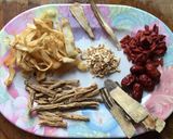 รูปขั้นตอนการทำที่ 1 ของ ซี่โครงซุปไก่สกัดตุ๋นยาจีน(เครื่องยาจีนแบบปีนัง)