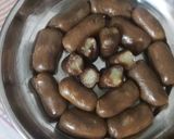 A picture of step 5 of Chocolate kaju roll.