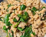 รูปขั้นตอนการทำที่ 4 ของ ผัดหมูสับใบตำลึงใส่ไข่ / เมนูเด็ก