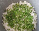 عکس مرحله 2 از دستور گشنیز پلو با گوشت چرخ کرده