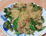 รูปขั้นตอนการทำที่ 8 ของ กะเพราวุ้นเส้นหมูเนื้อ
