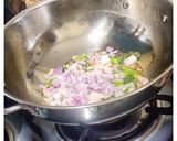 A picture of step 2 of Vegetable brown bread upma.