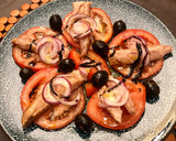 Foto del paso 1 de la receta: Ensalada de tomate y melva canutera
