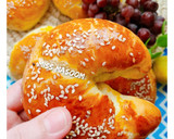 عکس مرحله 1 از دستور نان هلالی کرمدار