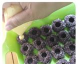 Foto langkah ke 4 dari resep Red Velvet Thumprint Cookies.
