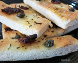 Foto del paso 10 de la receta: Focaccia con tomate y alcaparras