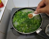 Foto langkah ke 5 dari resep Tumis Kangkung Segar dgn Sedikit Kuah Masak Tanpa Minyak Goreng.