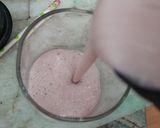 स्ट्रॉबेरी और बनाना ओट्स ड्रिंक (strawberry aur banana oats drink recipe in Hindi) रेसिपी चरण 4 फोटो