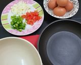 Gambar langkah 1 resipi Omelette.