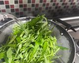 Foto langkah ke 2 dari resep Cah Kangkung Bakso Lada Hitam.
