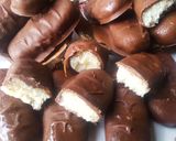 A picture of step 5 of Homemade bounty bar chocolate.