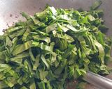 A picture of step 4 of Lehsuni dal palak.