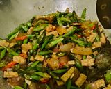 Foto langkah ke 7 dari resep Oseng Buncis dan Kikil.