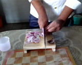 Foto del paso 3 de la receta: Aguachile de camarón con chiles secos, mango y pepino