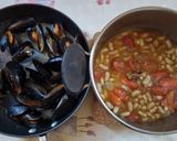 A picture of step 6 of Cannellini Bean and Mussel Soup.