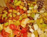 صورة لخطوة 2 من وصفة يخنة دجاج بالخضار 🍗🍆🥬🧅🍅