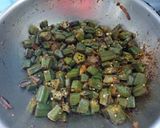 A picture of step 4 of Bhindi or ladyfingers fry.