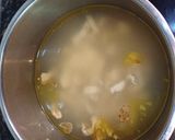 Hình bước làm 1 của món Canh gà nấu cải đắng và nấm đông cô
