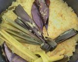 Foto langkah ke 2 dari resep Nasi kuning ulang tahun praktis.