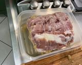Une image de l'étape 2 de Rôti de porc mariné aux carottes et herbes aromatiques.