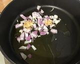Une image de l'étape 5 de Duo de pommes de terre à la crème de truffe, ail et oignon.