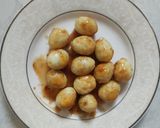 Hình bước làm 4 của món Trứng cút chiên nước mắm