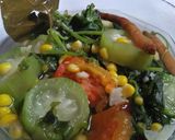 Foto langkah ke 4 dari resep *bening bayam oyong jagung temu kunci*.