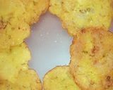 A picture of step 3 of Pyaz ke pakore.