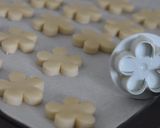 Foto langkah ke 7 dari resep Kuker Bangkit Kelapa/Coconut Bangkit Cookies.