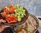 Foto langkah ke 6 dari resep Garang Asem Bumbu Iris Cemplang-Cemplung.