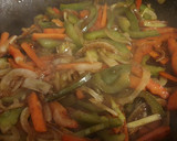 Foto del paso 3 de la receta: Fideos vegetales con verduras y huevo