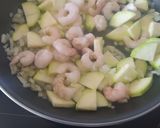 Foto del paso 2 de la receta: Espinacas con bechamel y gambas